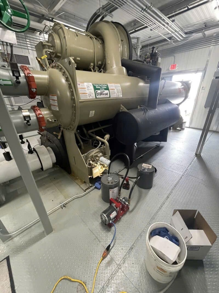 Ảnh bảo dưỡng thiết bị Chiller công nghiệp thực tế